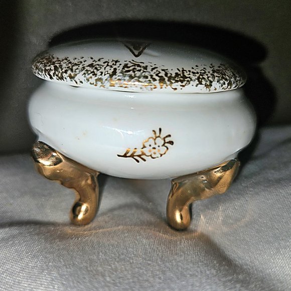 Vintage Eastern Star Footed Mini Trinket Box ~ Made in Japan ~ 1.5" X 2" - Picture 2 of 6